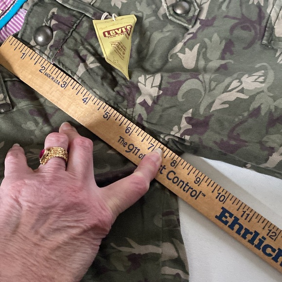 NWT & Vintage Levi’s Camouflage Tab Twills Capri Length Pants - Picture 5 of 11